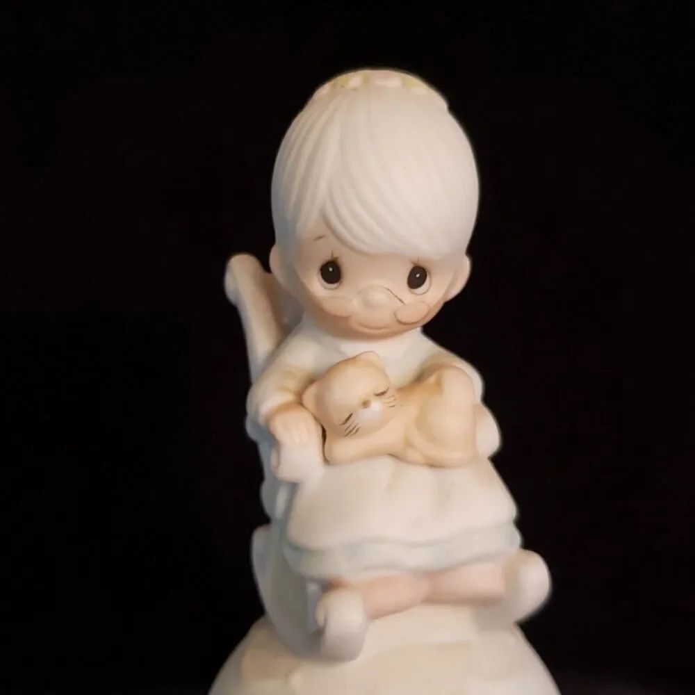 Vintage PM 1981 "The Purr-fect Grandma" Porcelain Bell #E-7183